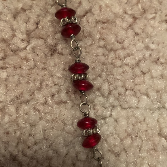 Red jewel faux ruby with hook clasp - Picture 3 of 4